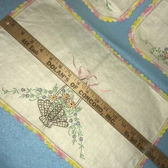 CROCHETED vintage embroidered basket of flowers set of 3 matching table mats - Picture 4 of 7